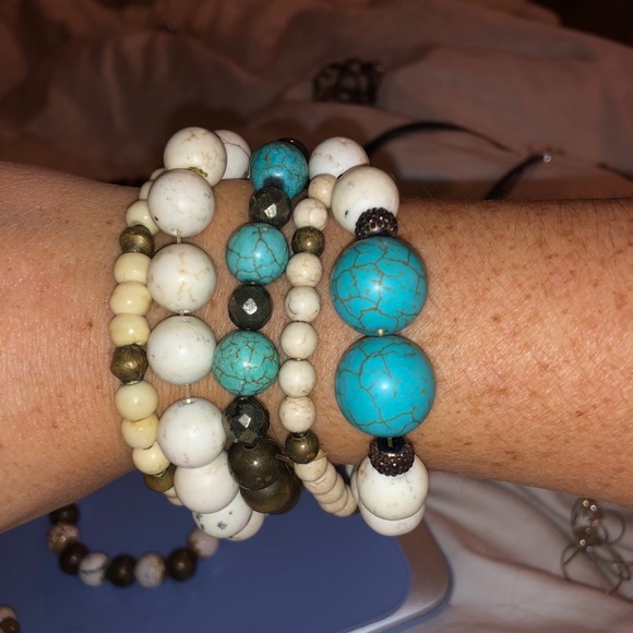 17 colorful beaded bracelets: can mix and match - Picture 3 of 10